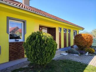 Predaj 4 izb.rod.domu v obci Topoľníky,pozemok 1133 m2,bazén,sam.garáž